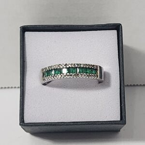 Sterling Silver Princess Cut Green Rhinestone Band Ring Size 9 1/2 or 20mm.